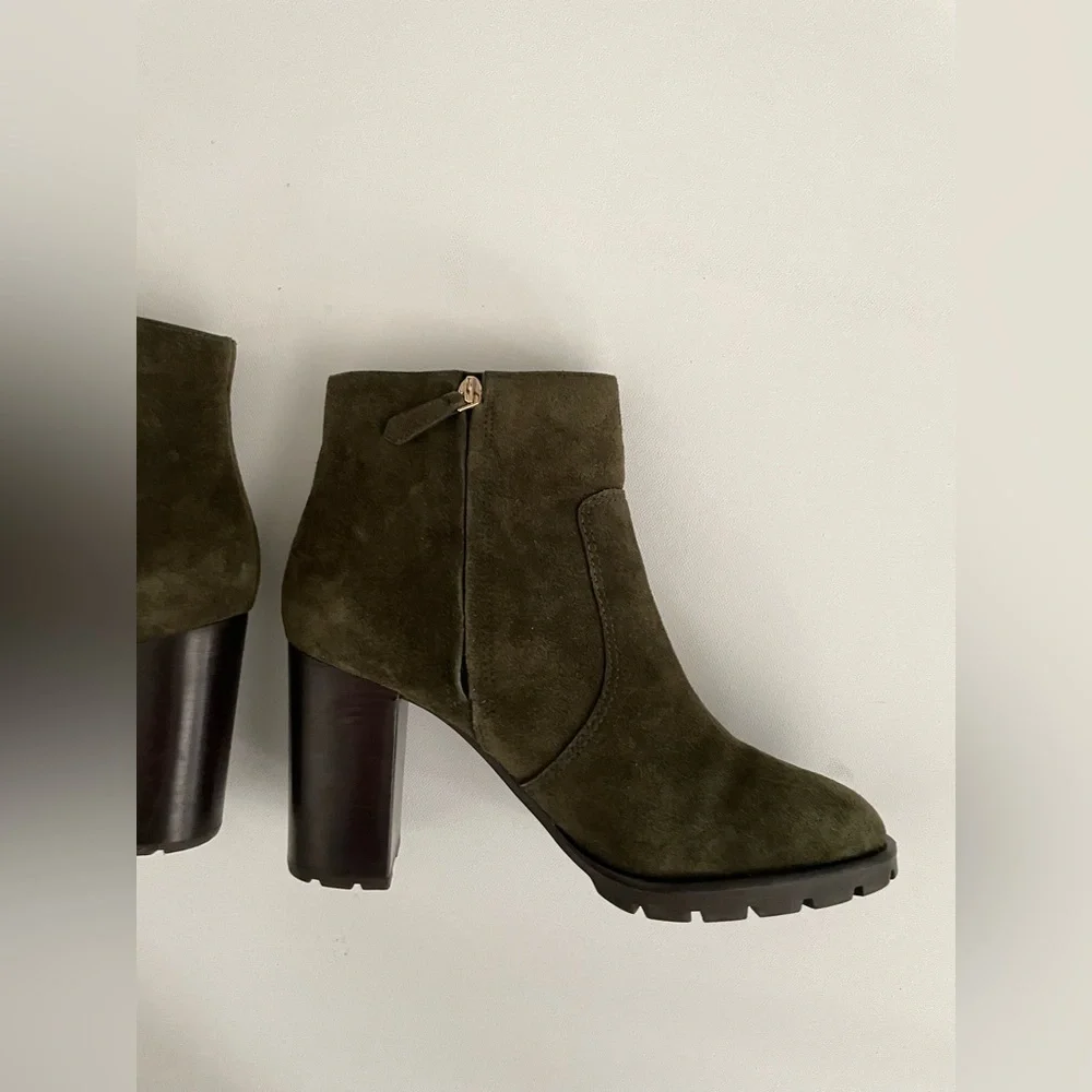 Tory Burch Sofia Lug Sole Bootie Green Suede Gold Logo 10.5 olive army Academia